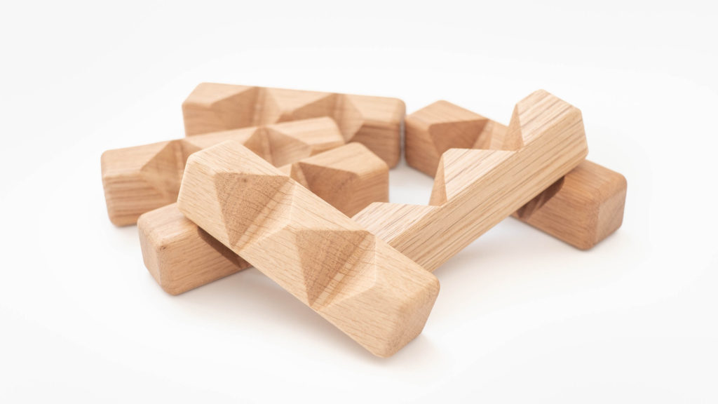 天然木でできた立体パズル | モダンなインテリアにもぴったりな木の